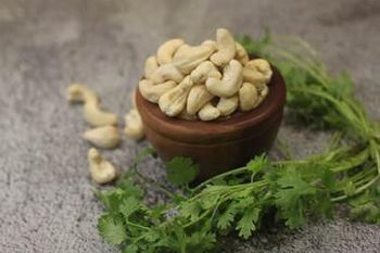 KERNEL CASHEW NUT Grade WS, LP, SP, BB, LP “scraped”, etc. Weight (kg) Container capacity: 15.876/20ft Type WW240, WW320, WW450, SW320, SW360, - NAMAGRO TRADING  - Vietnam